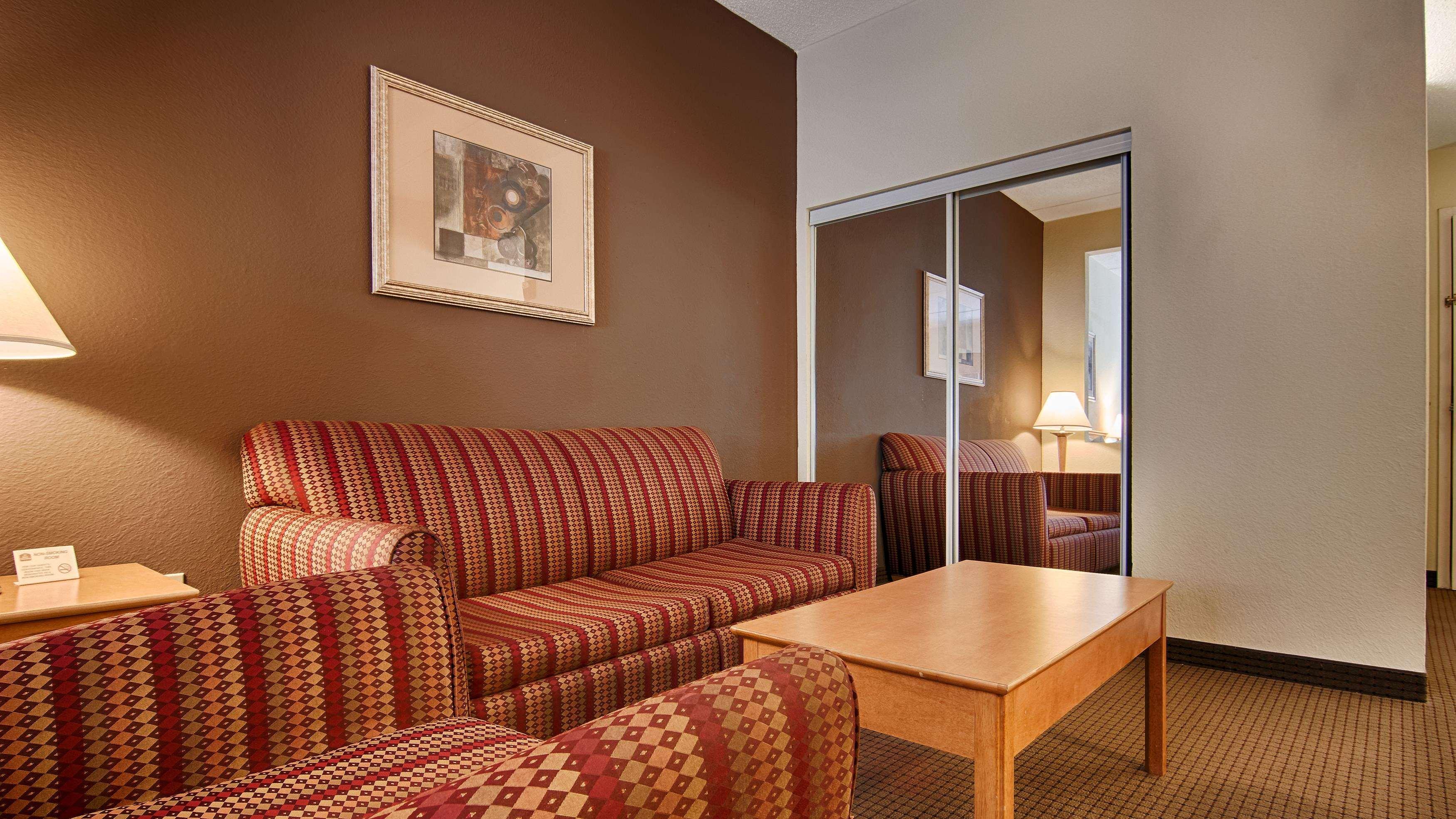Best Western Plus Newport News Exterior photo