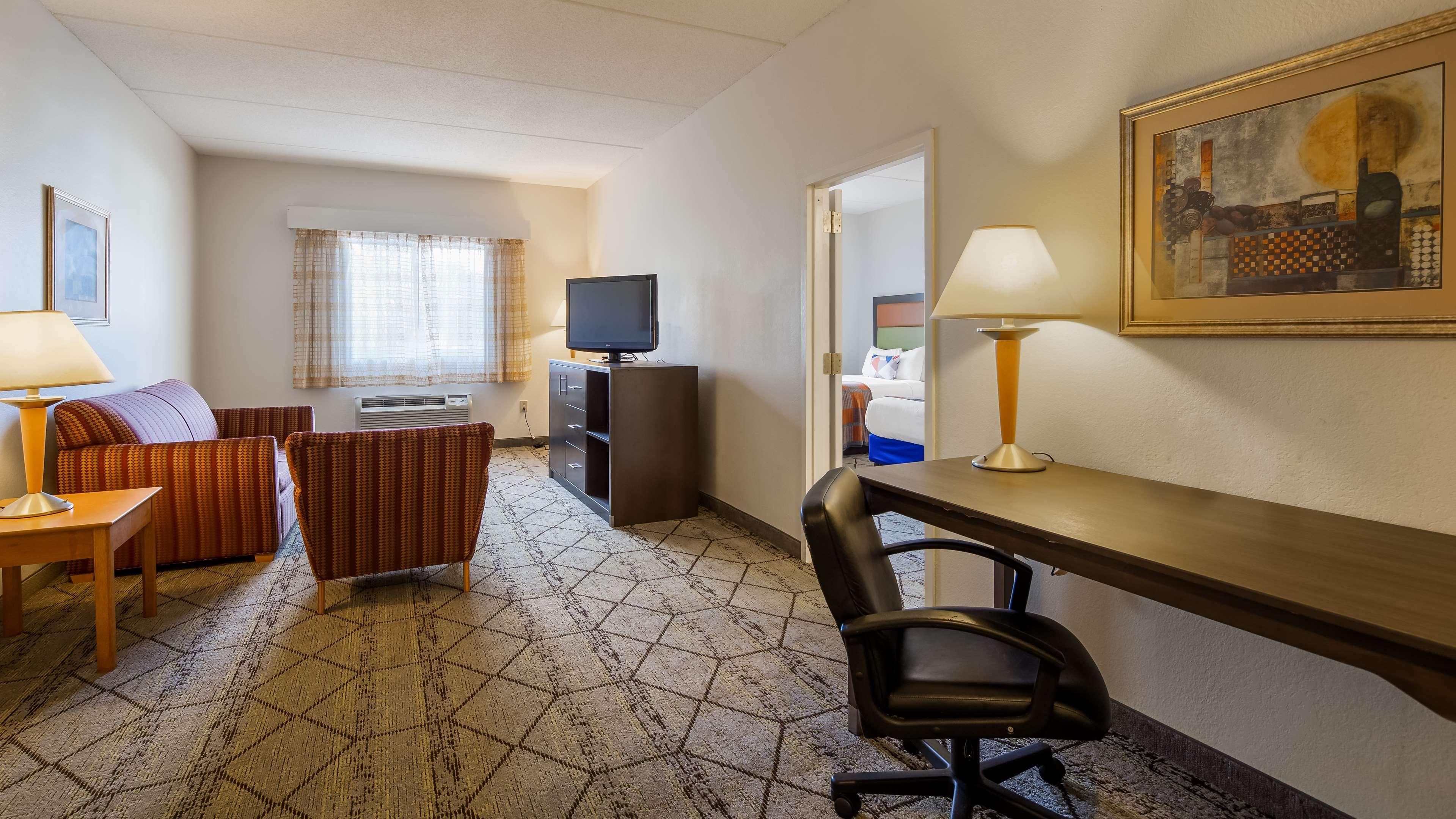 Best Western Plus Newport News Exterior photo