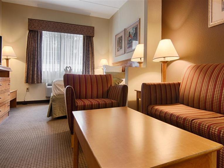 Best Western Plus Newport News Exterior photo